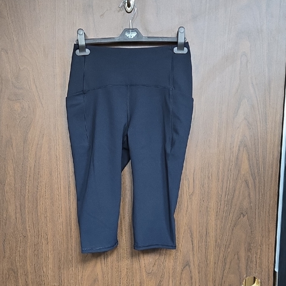 Spyder Size M Black High Rise Cropped Leggings